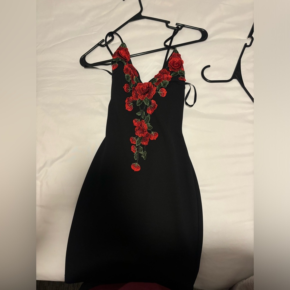 Rose detailed bodycon dress